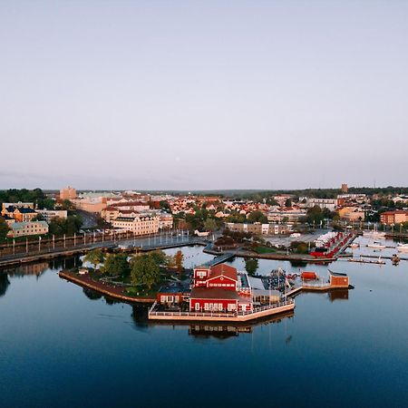 Badholmen Restaurang & Hotell オスカルスハムン エクステリア 写真